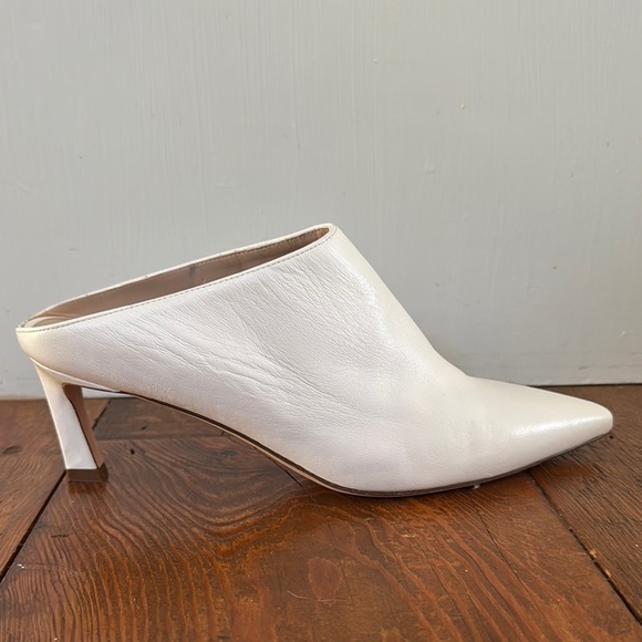 Stuart Weitzman White Textured Mules Women Size 9 - Picture 2 of 4